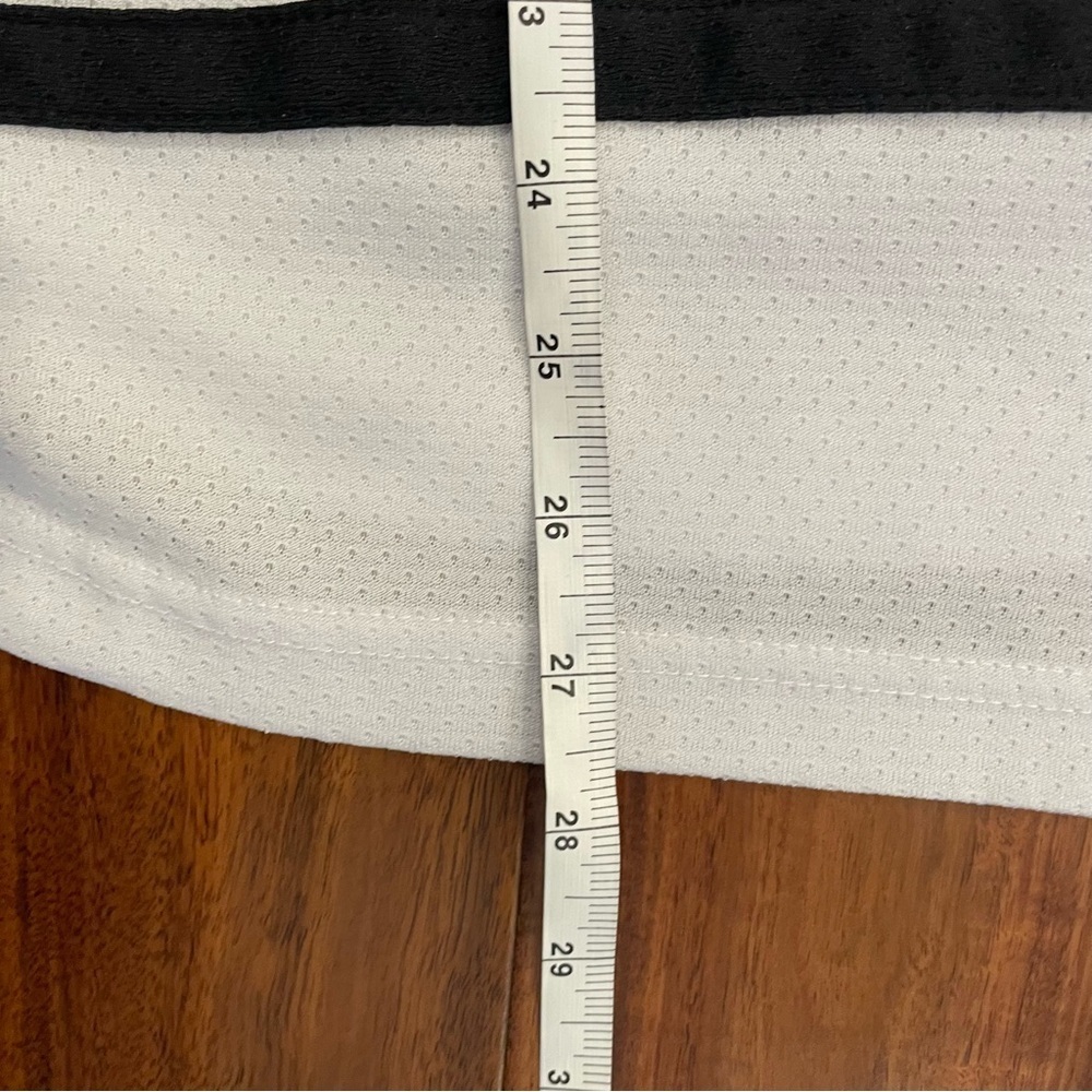 Jonathan Toews #19 Chicago Blackhawks C NHL Reebok Hockey Jersey Youth Size LX. - Picture 11 of 13